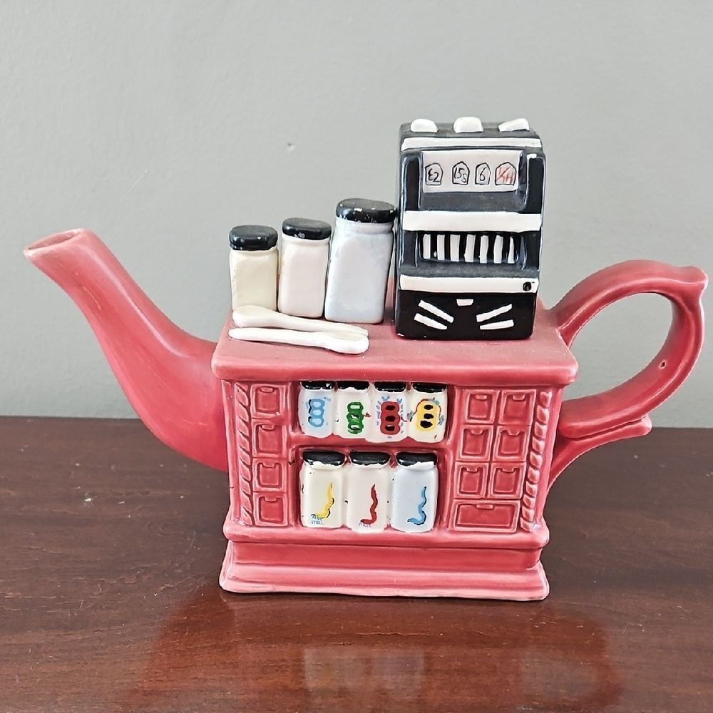 Vintage Ceramic Teapot with Restaurant Counter Design